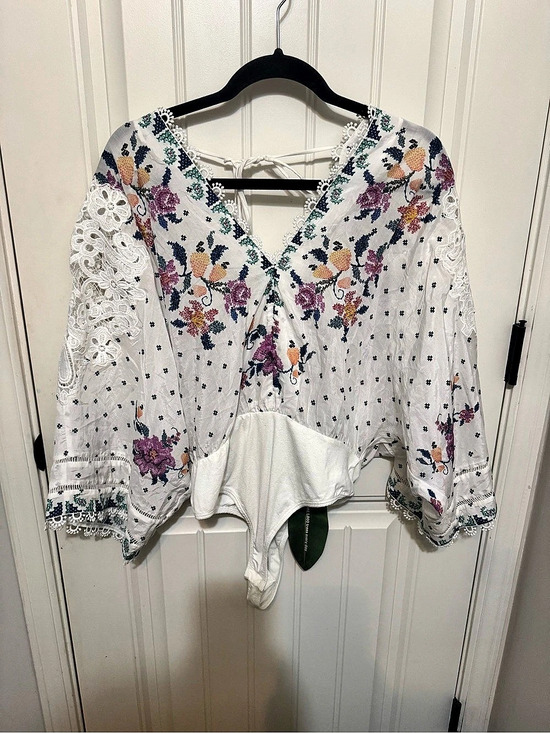 FARM Rio Tops - Farm Rio Romantic Bardanas Bodysuit Floral Embroidered Bodysuit in White & Blue